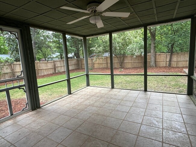 Building Photo - 408 Palm Dr