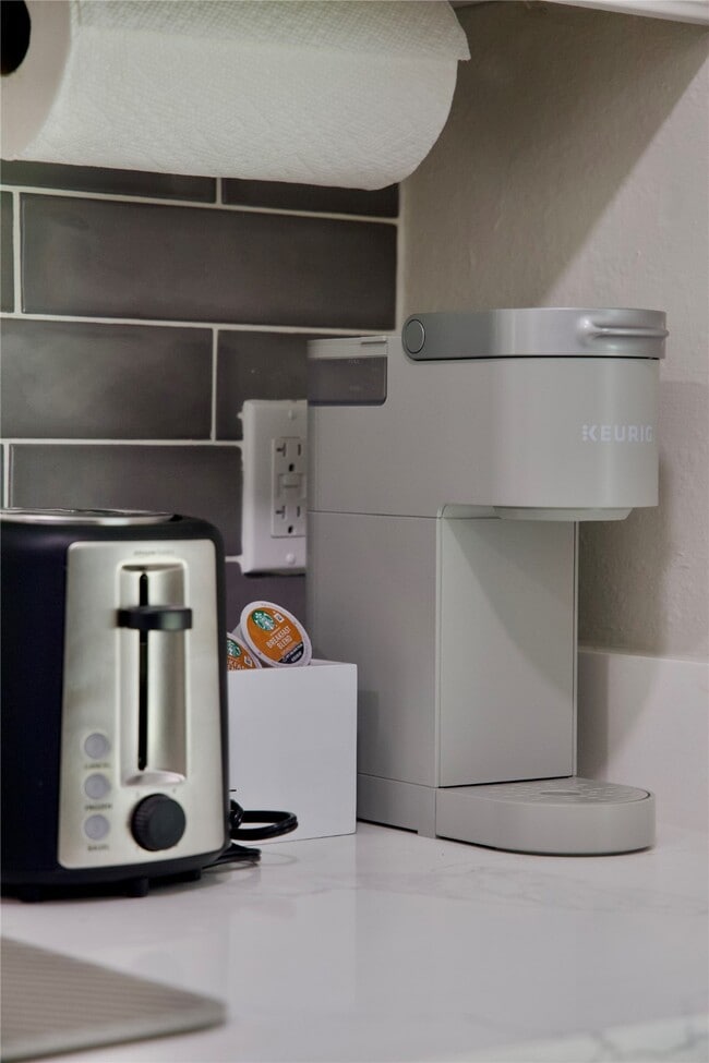 Building Photo - 14 Redberry Ct