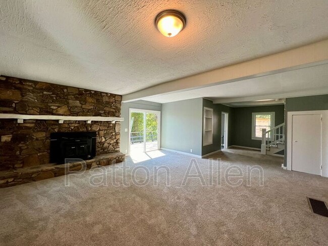 Building Photo - 15 Woodbine Rd