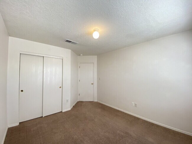 Building Photo - 2 STORY SW STYLE HOME W/LOFT