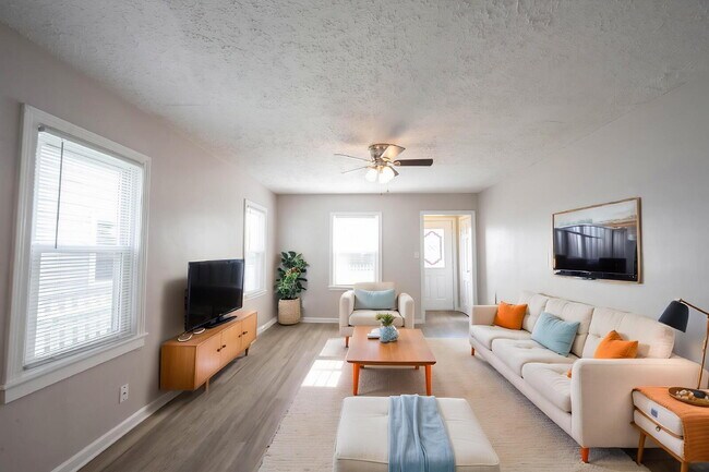 Building Photo - "Charming 3-Bedroom Home in Beech Grove - Cozy Living with Ample Space!"