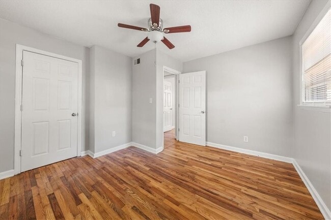 Building Photo - 190 Opal Dr