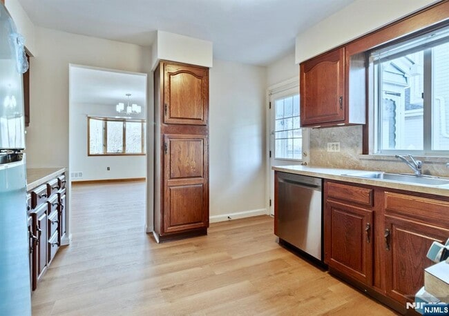 Building Photo - 48 Center