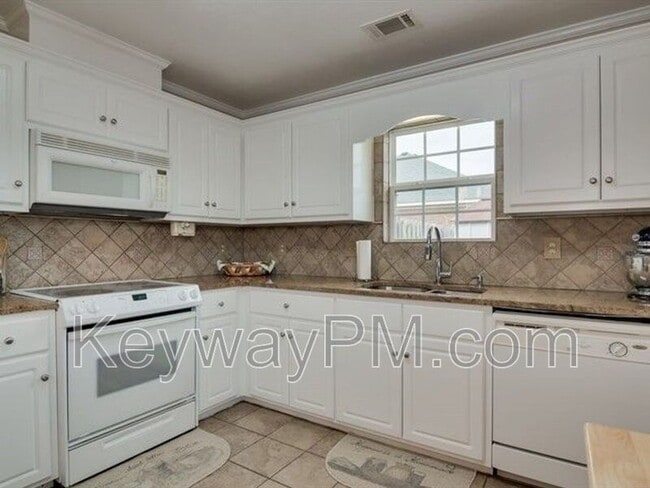 Building Photo - 3019 Pepperhill Dr