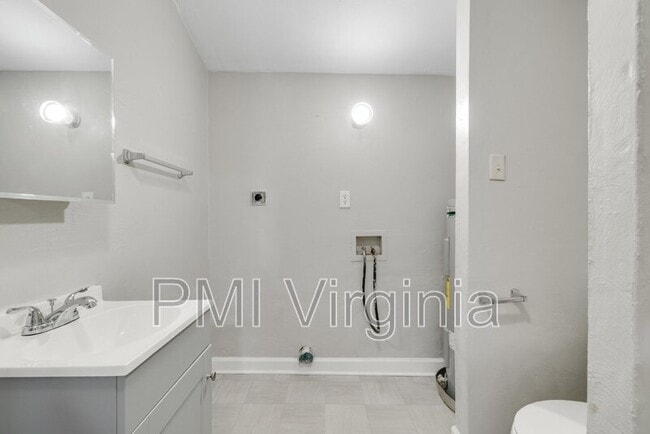 Building Photo - 7 Decatur St