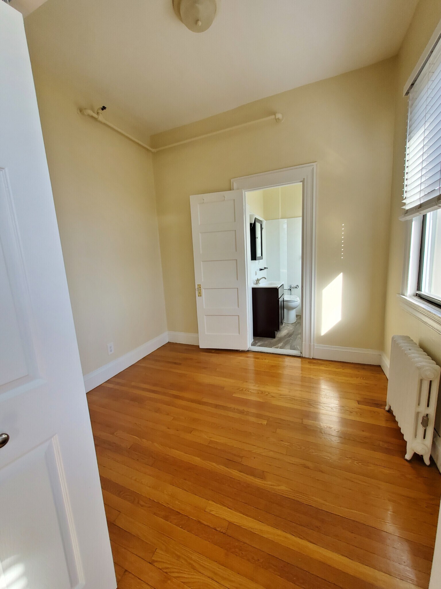 Building Photo - 1476 Beacon St