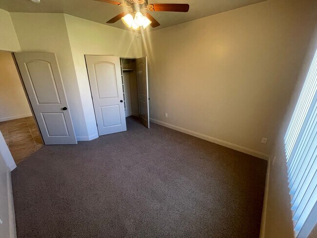 Building Photo - Great home and Pet Friendly!!  ADA tub/shower