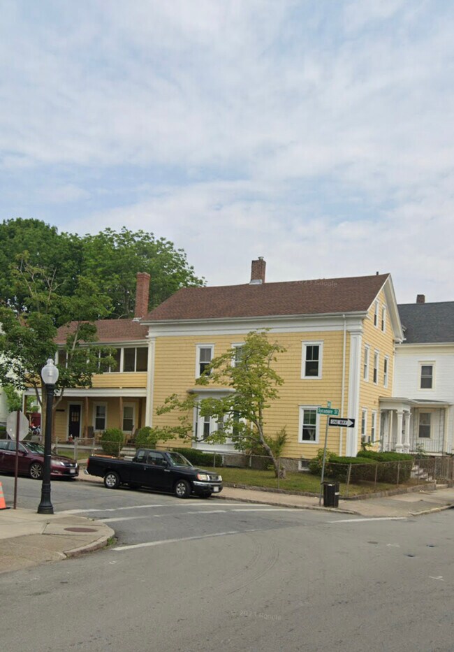 Primary Photo - 623 County St