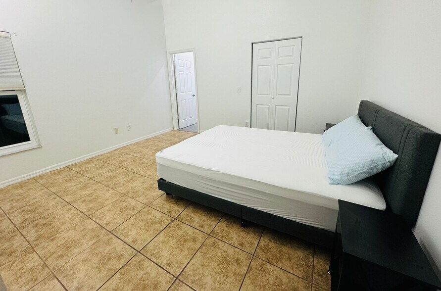 Private Master room - 536 Cheshire Way