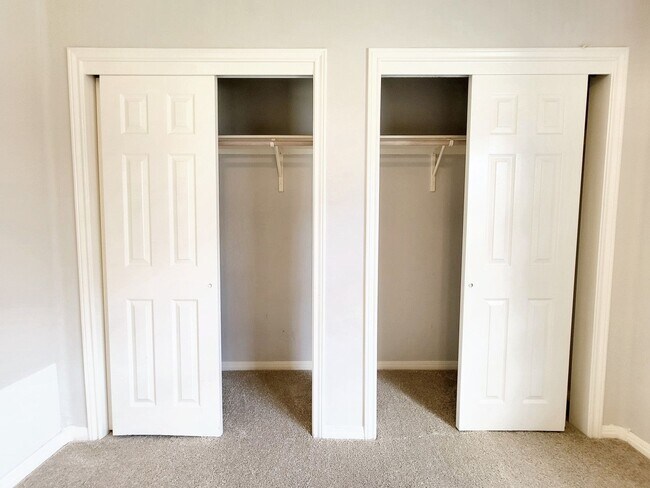 Building Photo - 3/BR, 2/BA Home with Spacious Layout & Lar...