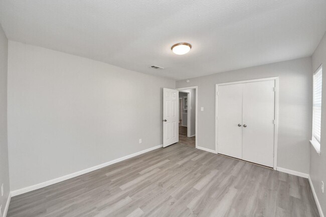 Building Photo - 7303 Foxwick Ln