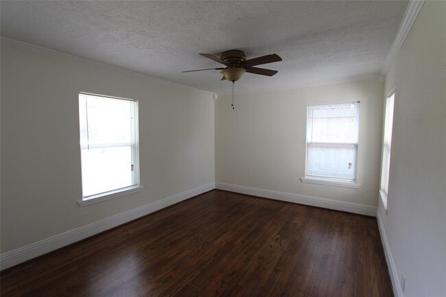 Building Photo - 6625 Schiller St