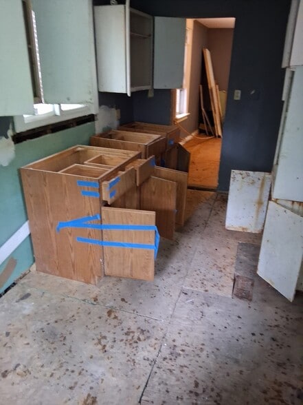 Building Photo - 3912 Beachwood Ave