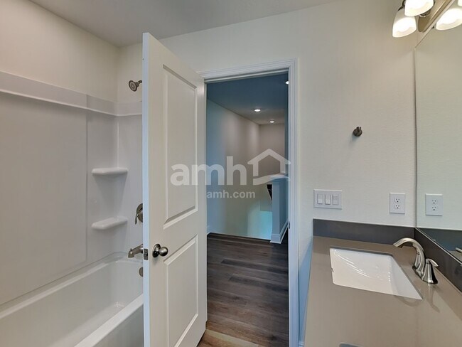 Building Photo - 1045 Heavenly Dr