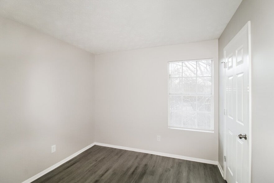 Building Photo - 7115 Chestnut Ln