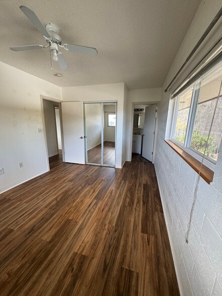 Building Photo - 2355 Round Top Dr
