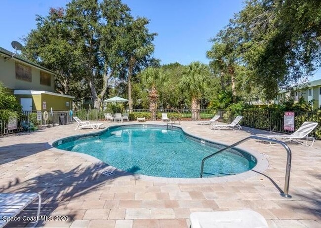 Building Photo - 2220 Flower Tree Cir