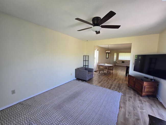 Building Photo - South Kennewick Rambler