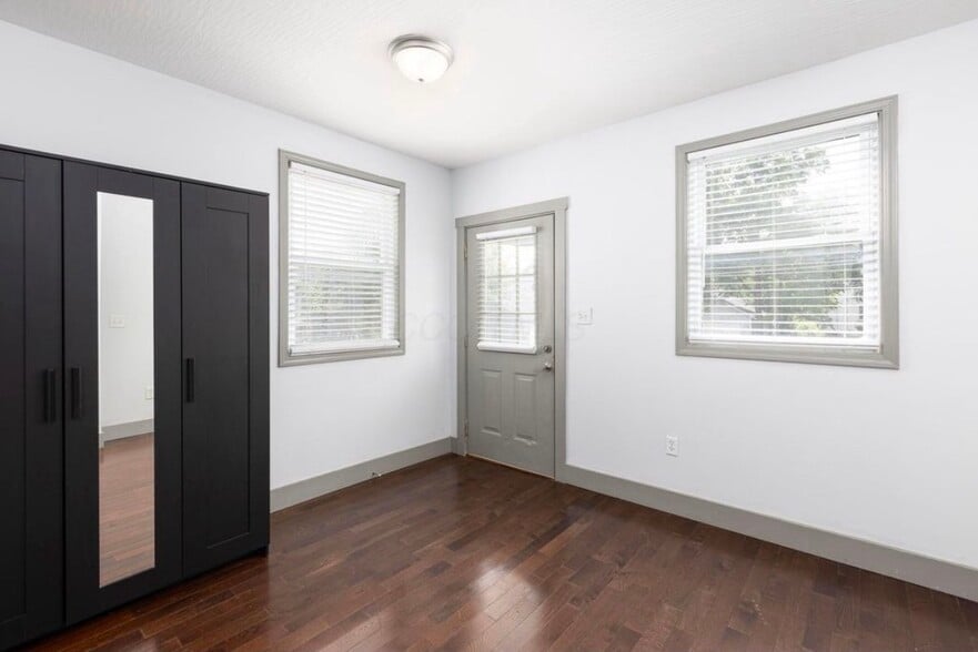 Building Photo - 2411 Indianola Ave