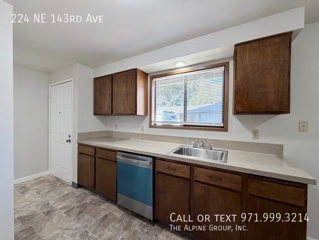 Building Photo - 224 NE 143rd Ave