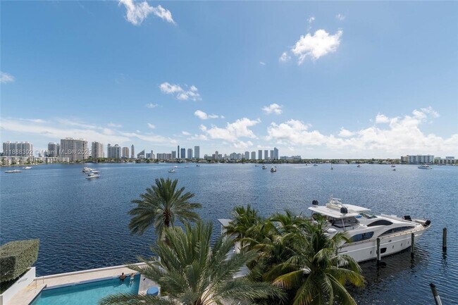 Building Photo - 17301 Biscayne Blvd