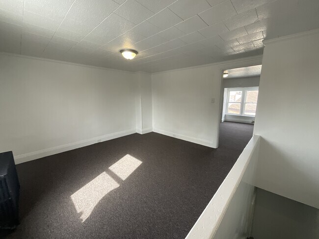 Building Photo - 730 W Mason Ave