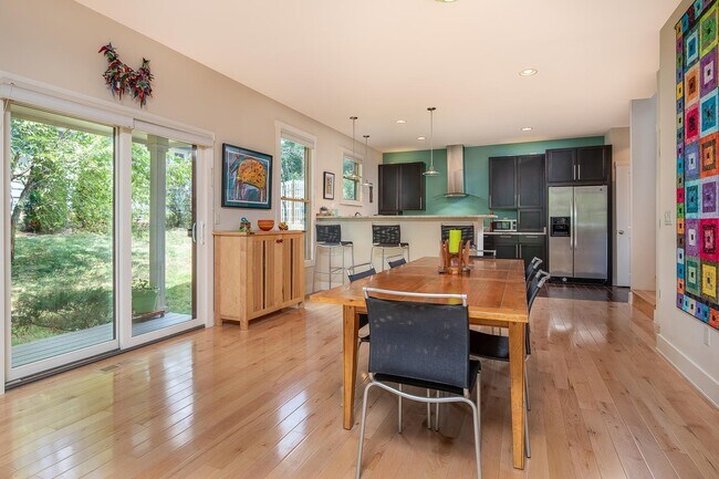 Building Photo - Charming Modern Home in Kenilworth
