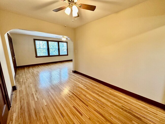 Building Photo - 24 W Tulane Rd