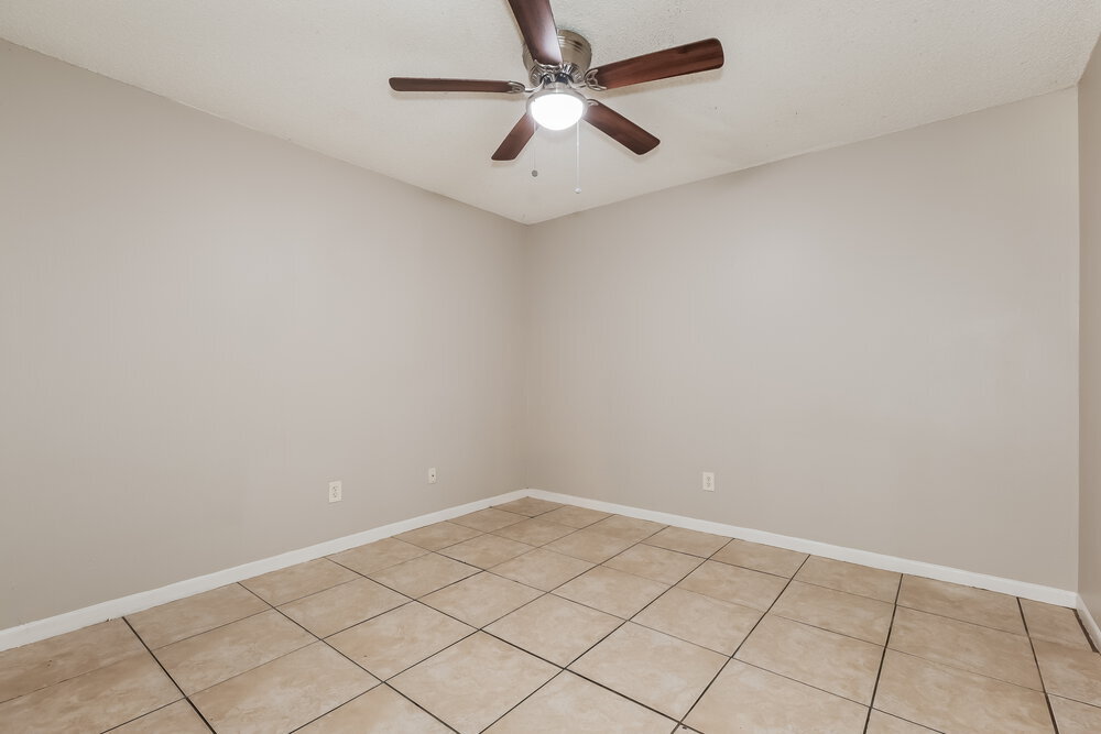 Building Photo - 2027 Helm Ln