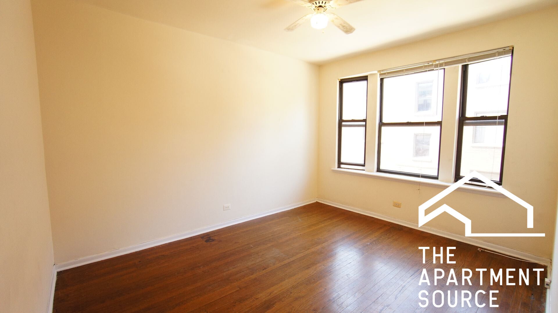 Building Photo - 3149 W Medill Ave