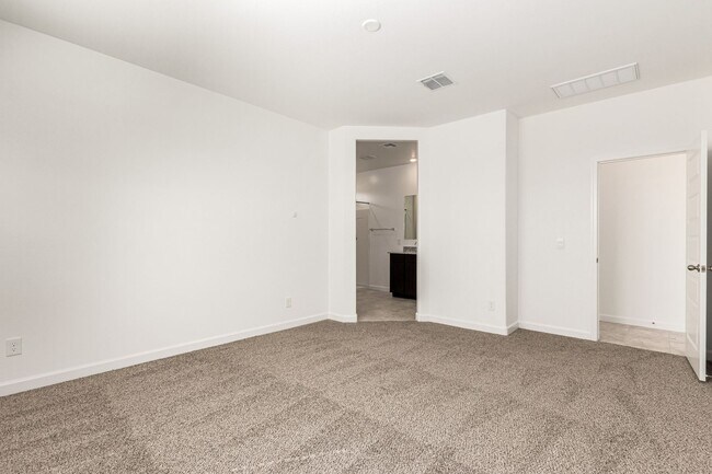 Building Photo - Brand New - Never Lived In 4 Bedroom / 2 B...