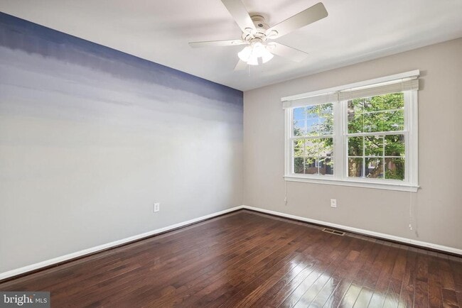 Building Photo - 10150 Village Knolls Ct