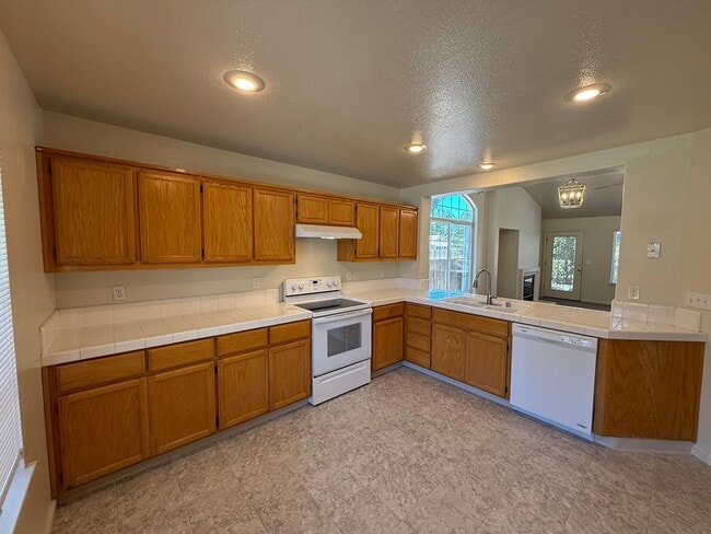 Building Photo - Single Story home in Sylvan School District!
