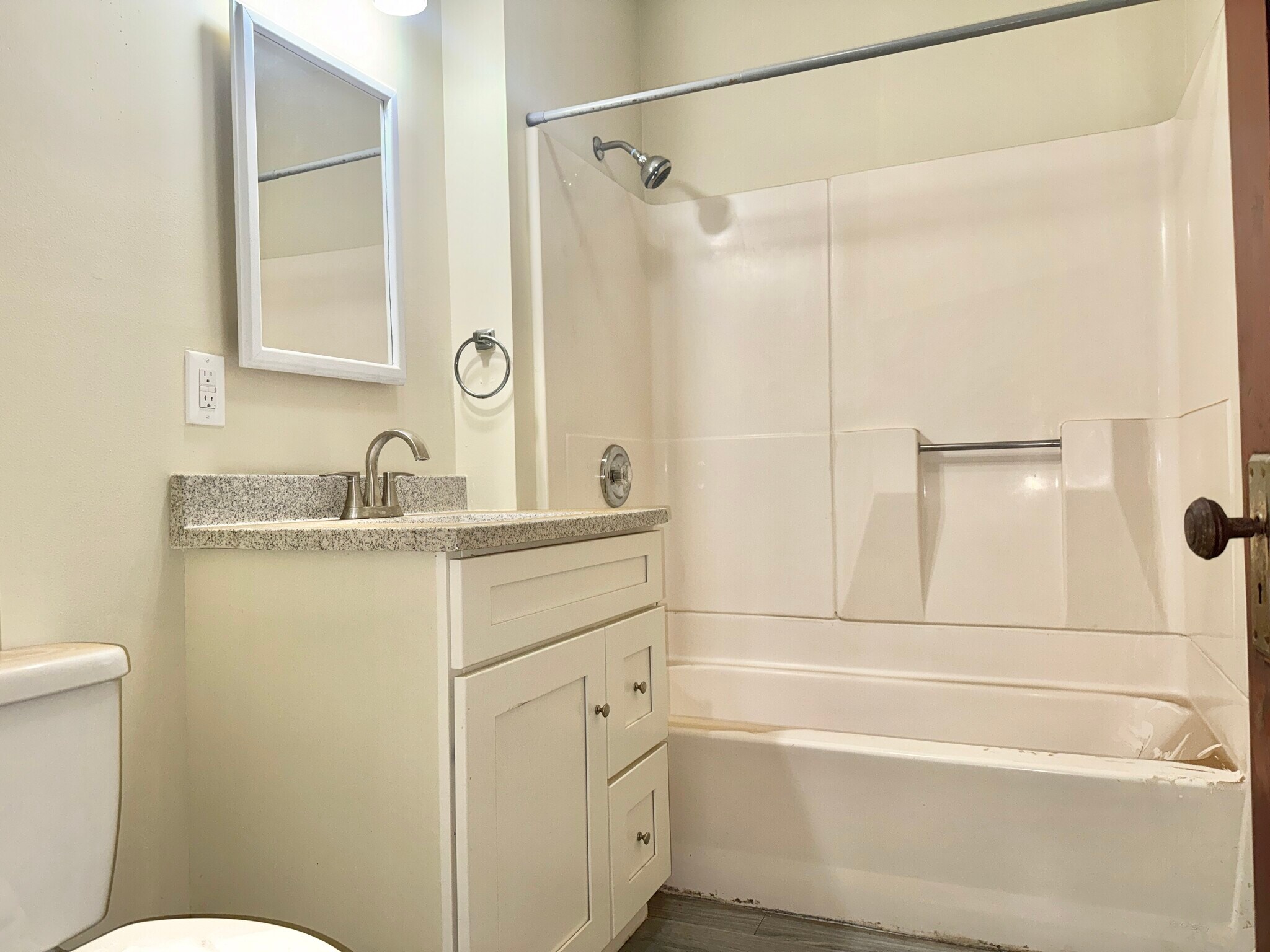 Building Photo - 998 Cass Ave