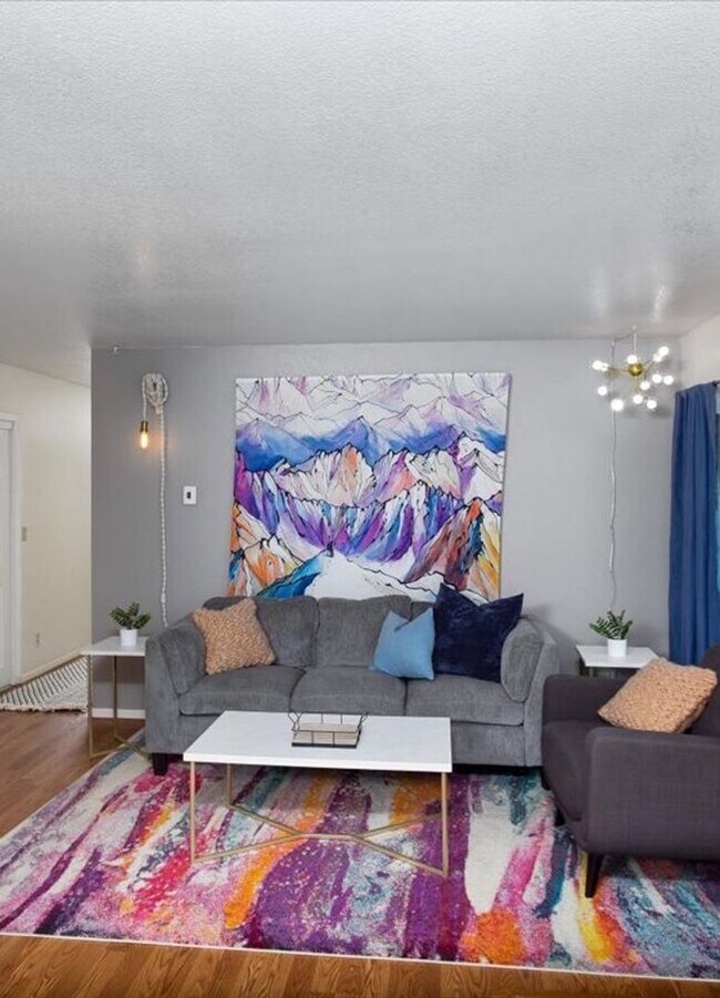 Building Photo - 76th Ave Duplex