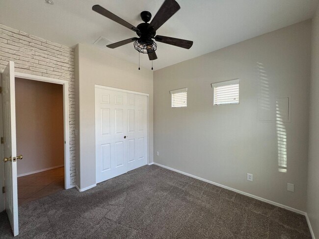 Building Photo - Fabulous Gilbert Location near San Tan Mall