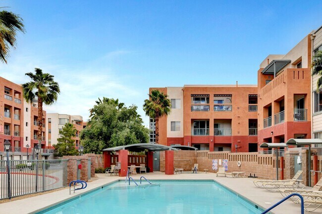 Building Photo - Beautiful top floor condo!
