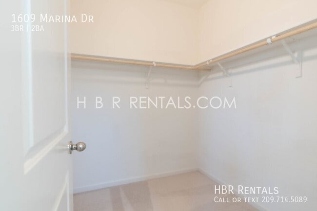 Building Photo - 1609 Marina Dr