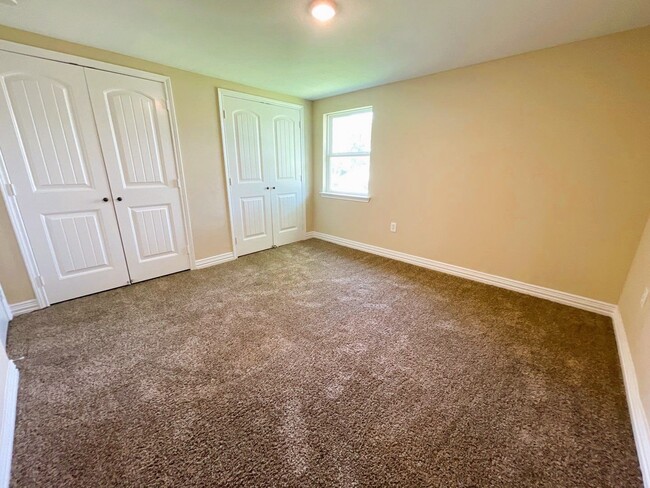 Building Photo - 24514 Sunny Glen Dr