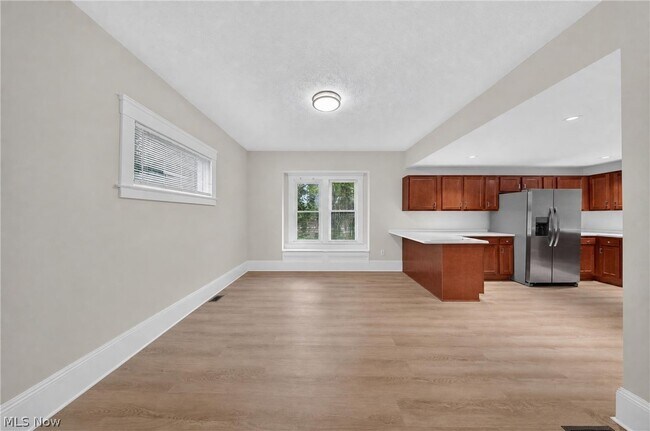Building Photo - 10524 Lee Ave