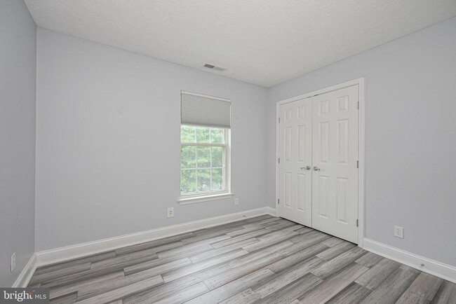 Building Photo - 84 Eldon Way