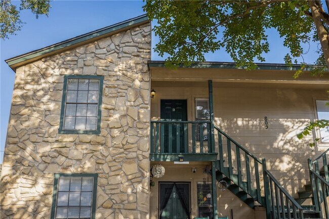 Building Photo - 805 San Pedro Dr