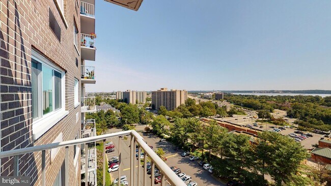 Building Photo - 2059 Huntington Ave