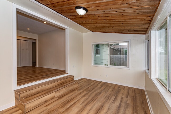 Building Photo - 105 Lynwood Dr