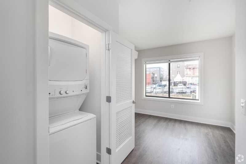 Building Photo - 319 W Franklin St