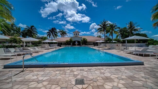 Building Photo - 20000 E Country Club Dr