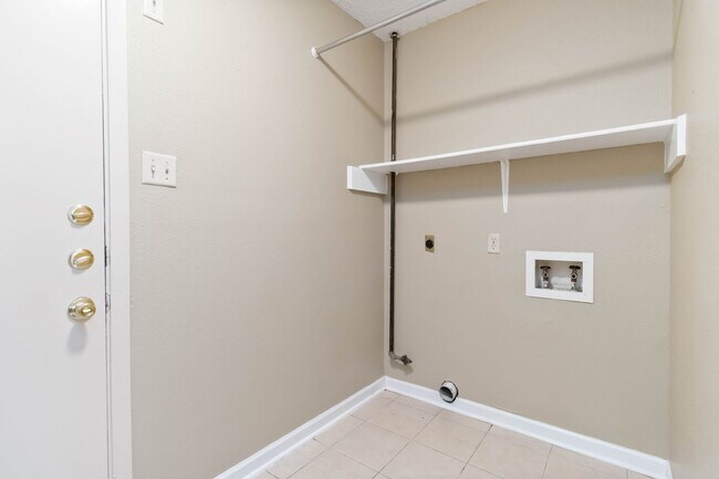 Building Photo - Charming 3-Bedroom Home Available for Rent!