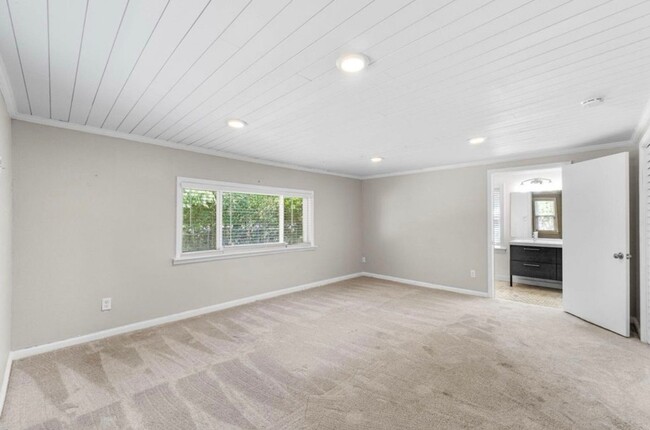 Building Photo - Charming 3-Bedroom Home in Pensacola!