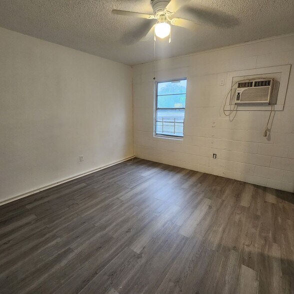 Building Photo - 610 Ruiz St