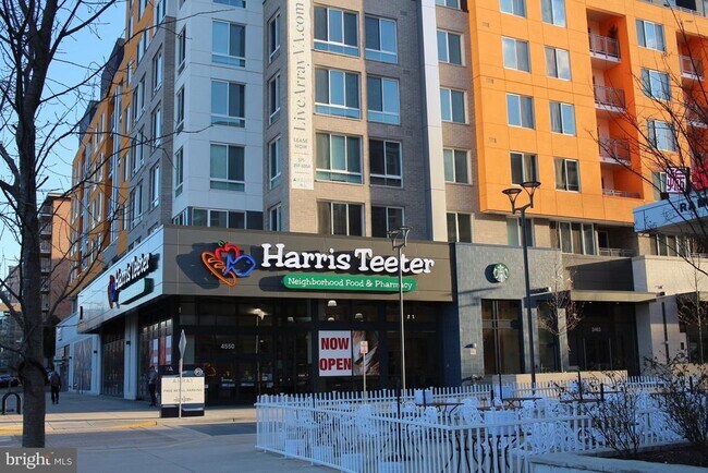 Building Photo - 3705 S George Mason Dr